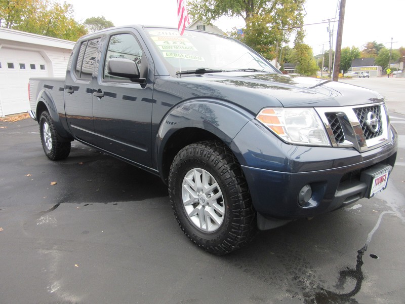 2016 Nissan Frontier Crew Cab SV photo 2