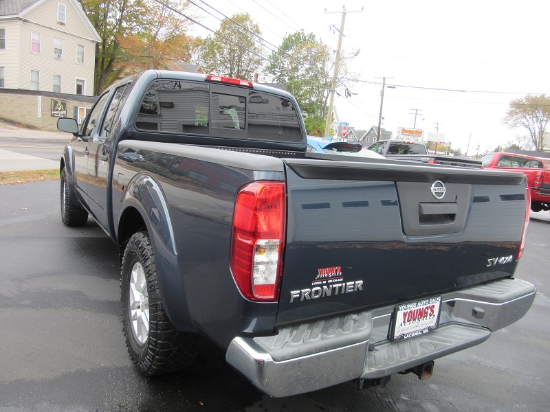 2016 Nissan Frontier Crew Cab SV photo 4
