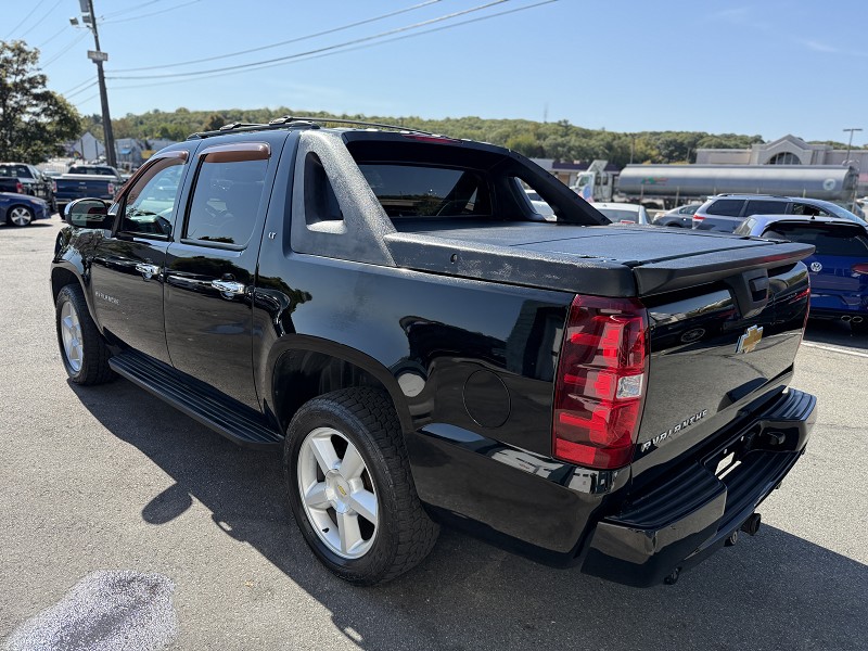 View vehicle photo 5