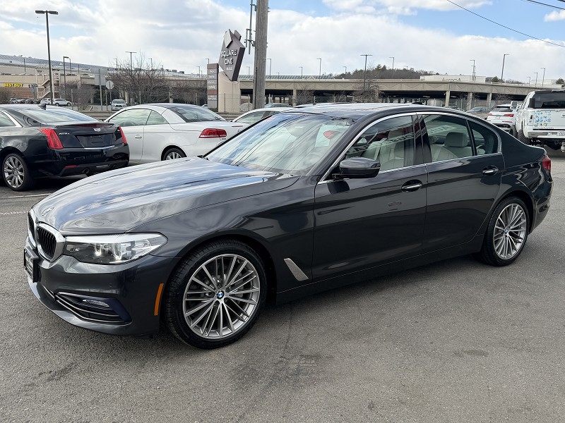 View vehicle photo 4