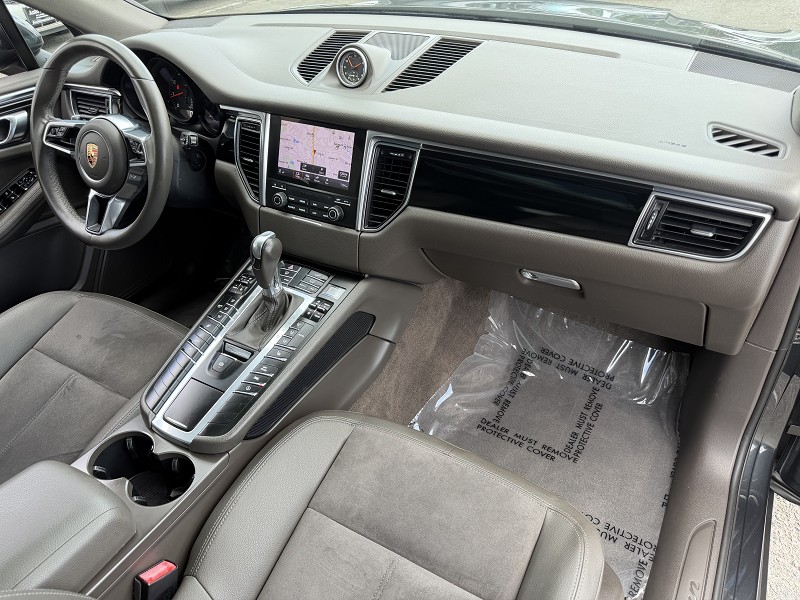 2017 Porsche Macan Base - Photo 25