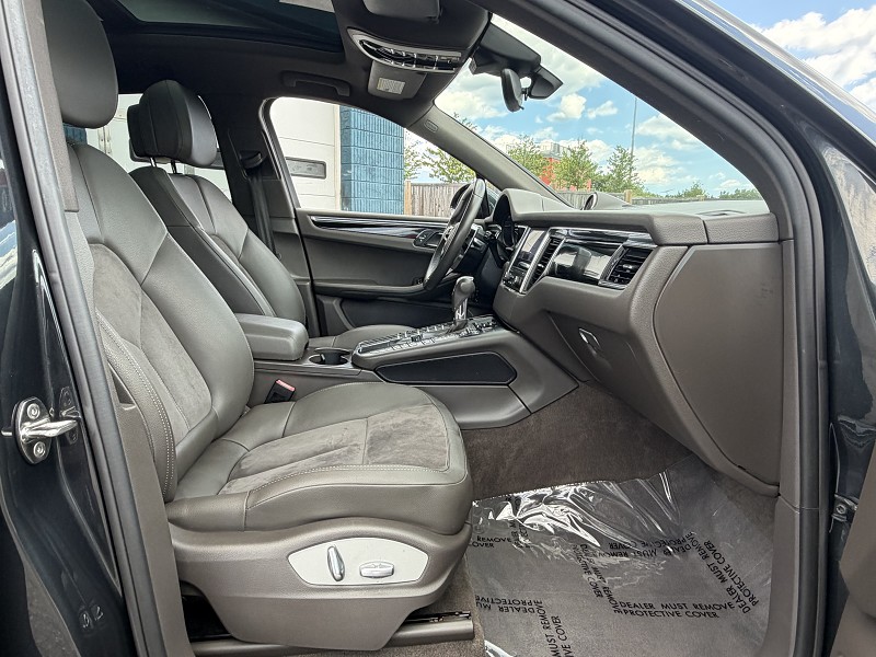 2017 Porsche Macan Base - Photo 26
