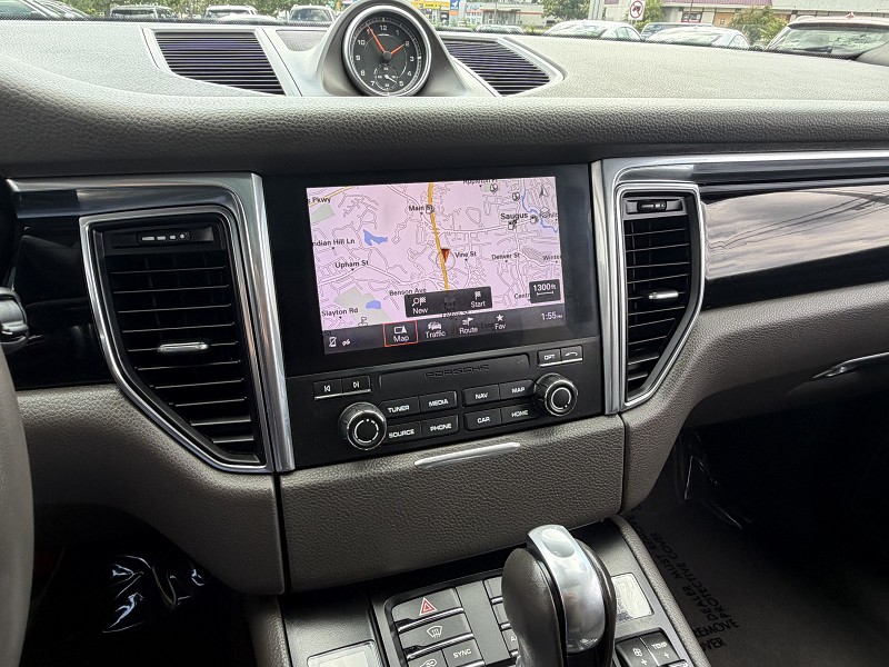 2017 Porsche Macan Base - Photo 27