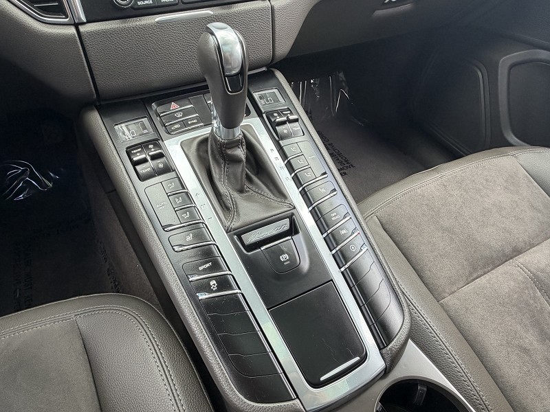 2017 Porsche Macan Base - Photo 29