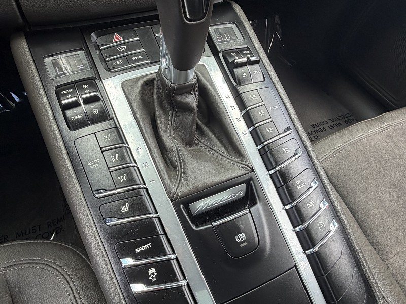 2017 Porsche Macan Base - Photo 30